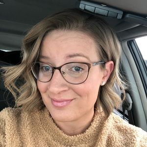Meet your Posher, Laura